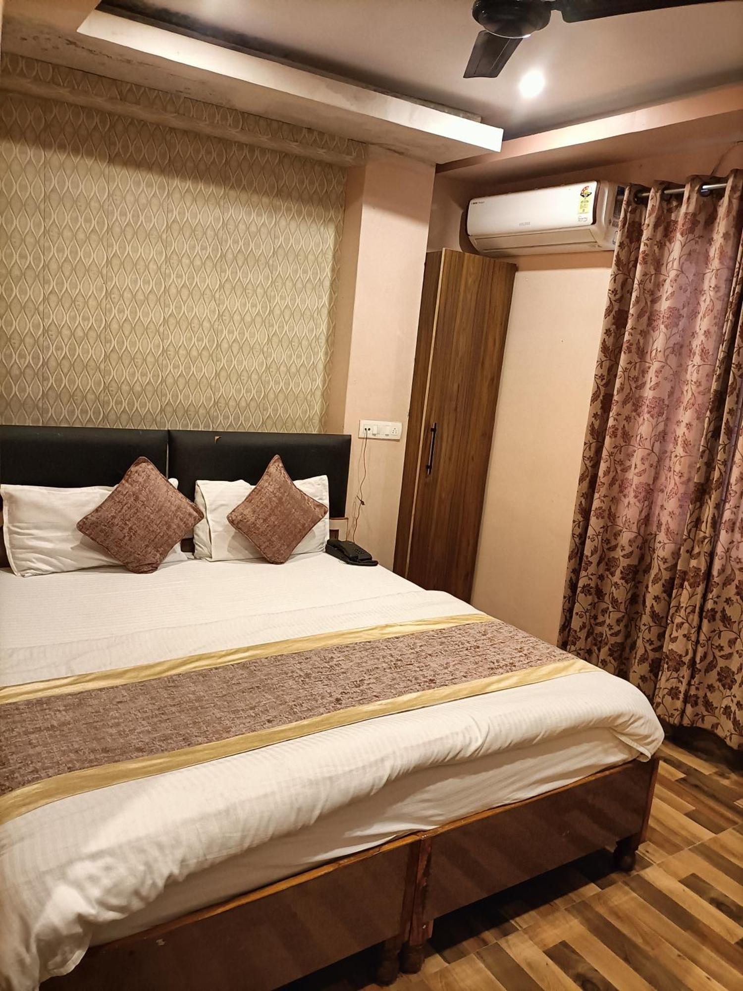 Hotel Picasso Varanasi Prime Location Exterior foto