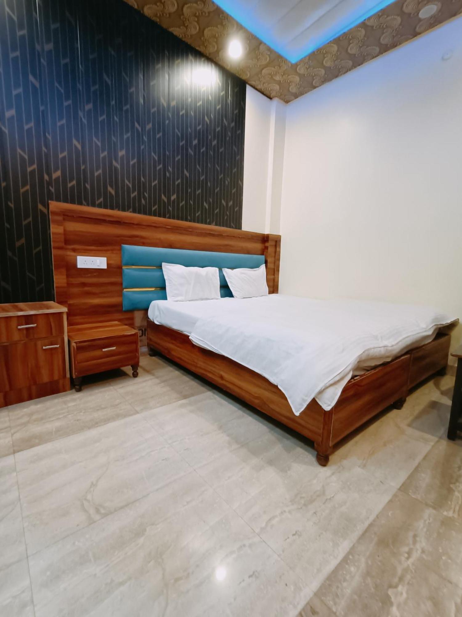 Hotel Picasso Varanasi Prime Location Exterior foto